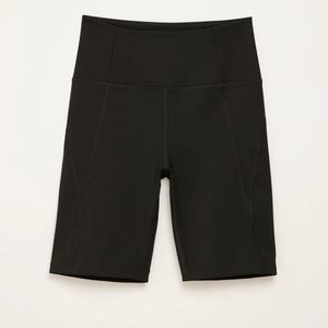 Girlfriend Collective High-Rise Bike Short
Black High-Rise Bike Short